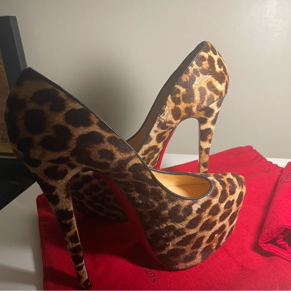 Christian Louboutin Cheetah Platform heel - Picture 4 of 5